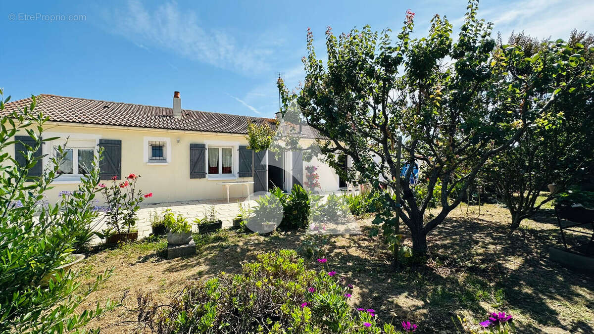 Maison à BOURCEFRANC-LE-CHAPUS