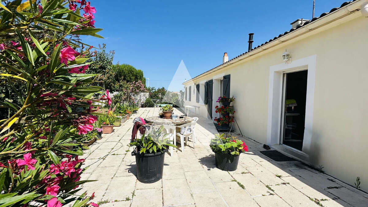 Maison à BOURCEFRANC-LE-CHAPUS