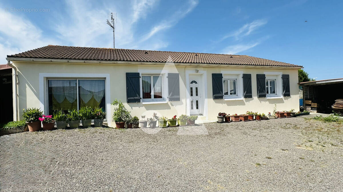 Maison à BOURCEFRANC-LE-CHAPUS