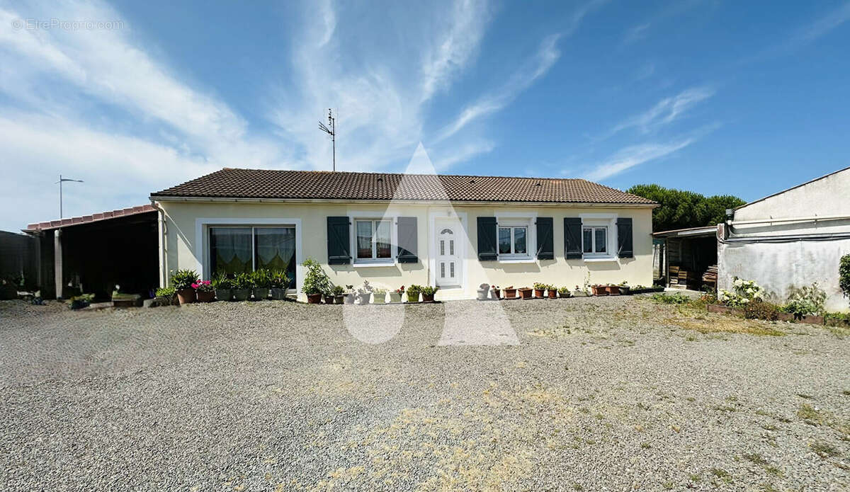 Maison à BOURCEFRANC-LE-CHAPUS