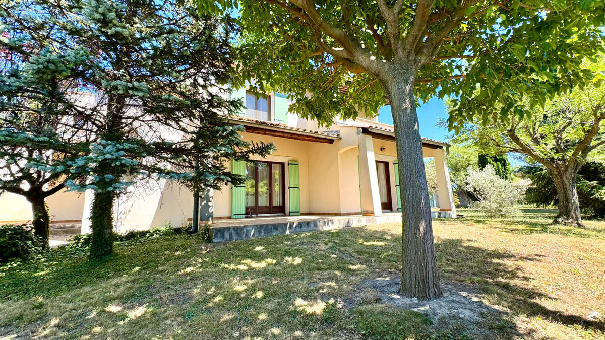 Maison à ENTRAIGUES-SUR-LA-SORGUE