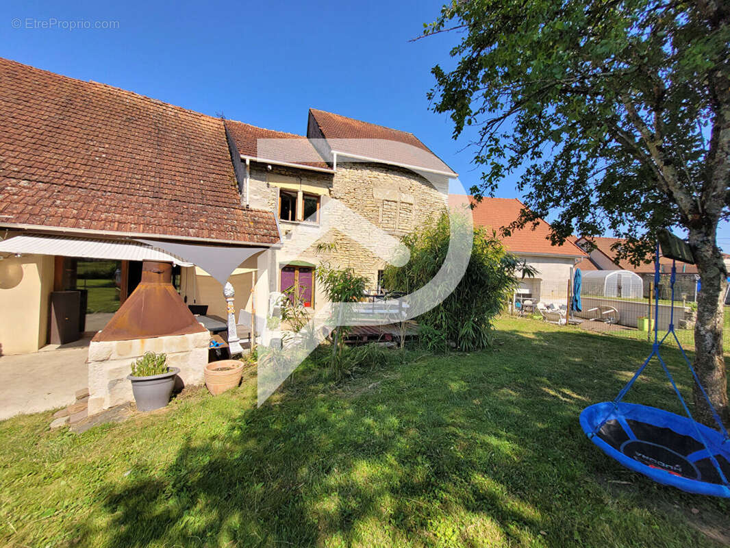 Maison à AUTREVILLE-SUR-LA-RENNE