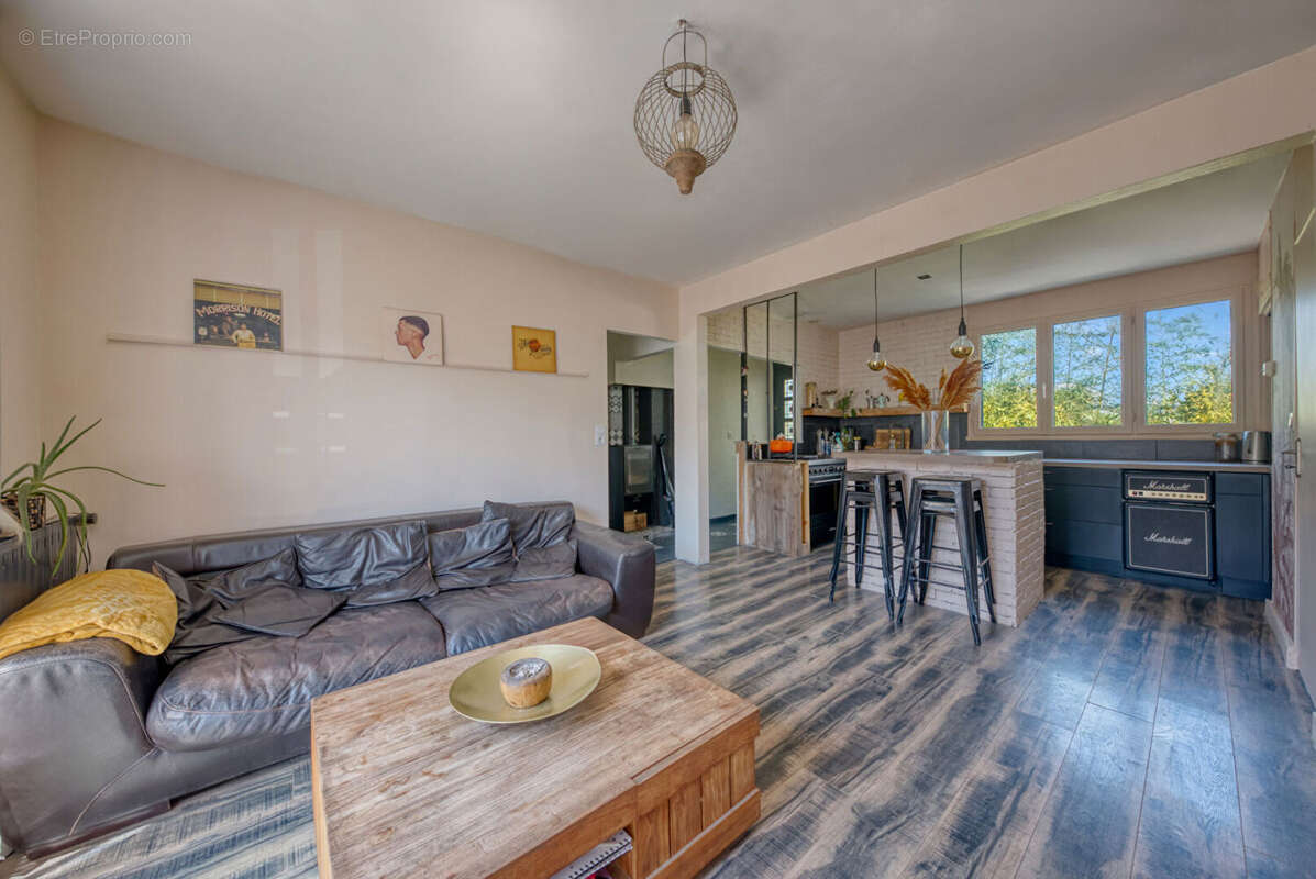 Maison à SAINT-JACQUES-DE-LA-LANDE