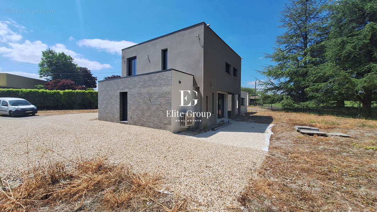 Maison à BARBEZIEUX-SAINT-HILAIRE