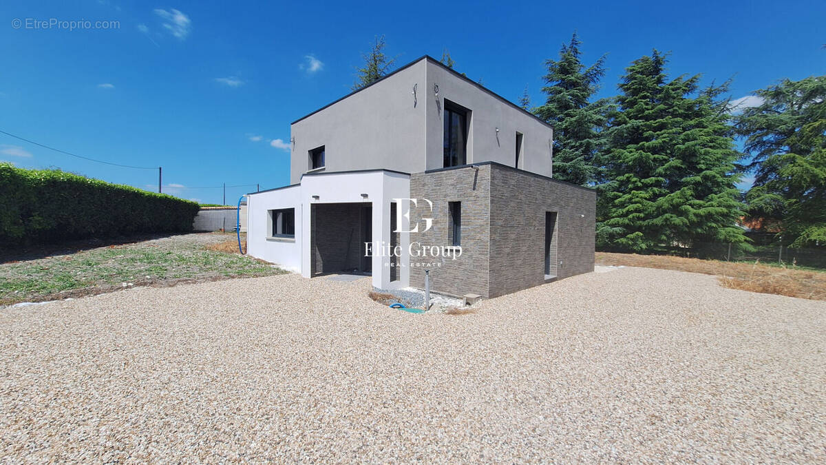 Maison à BARBEZIEUX-SAINT-HILAIRE