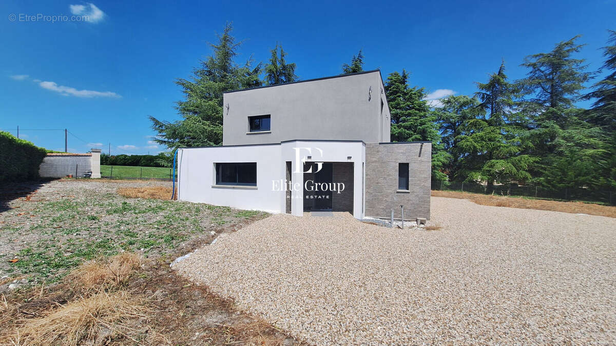 Maison à BARBEZIEUX-SAINT-HILAIRE