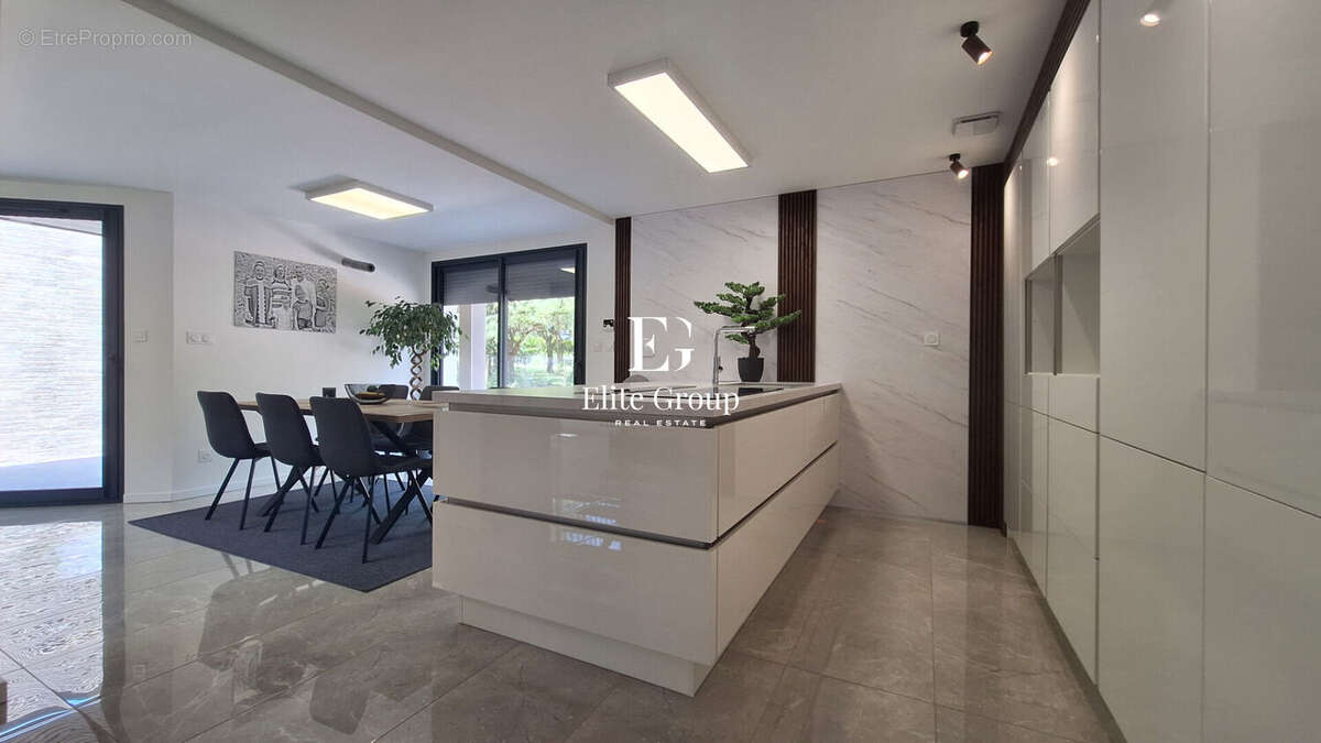 Maison à BARBEZIEUX-SAINT-HILAIRE