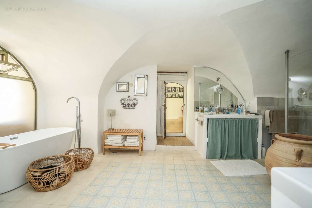 Maison à VILLEVIEILLE