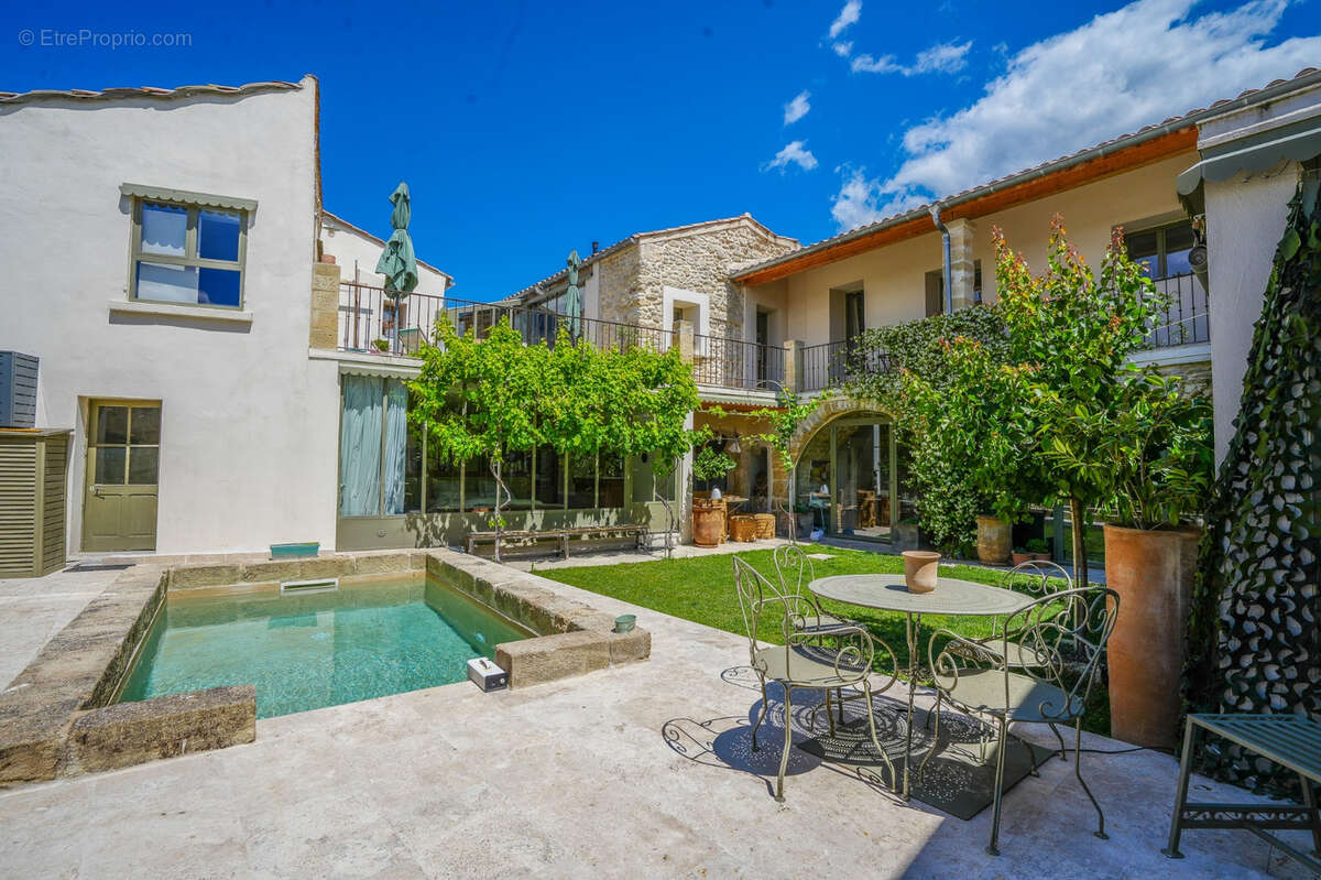 Maison à VILLEVIEILLE