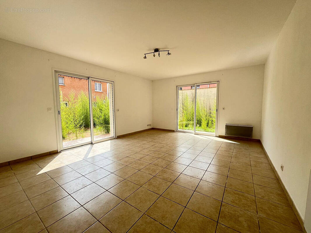 Appartement à VERGEZE