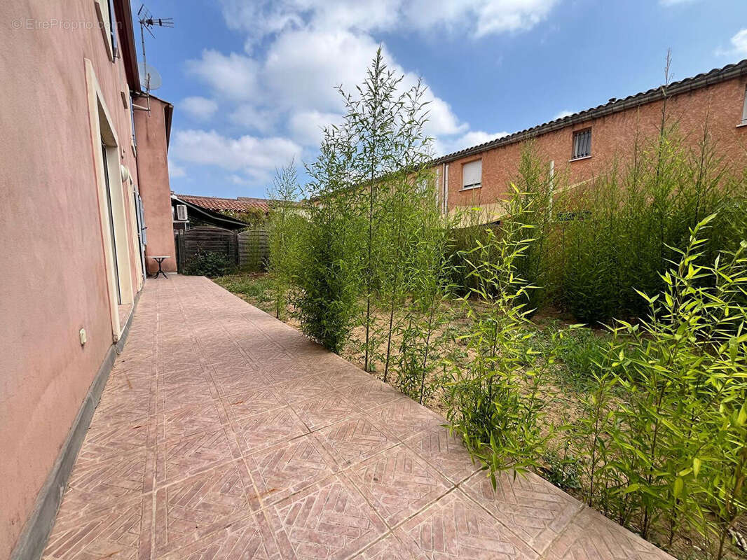 Appartement à VERGEZE