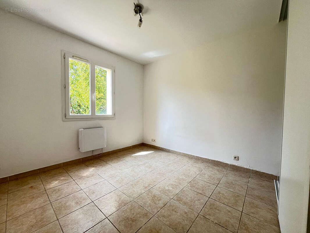 Appartement à VERGEZE