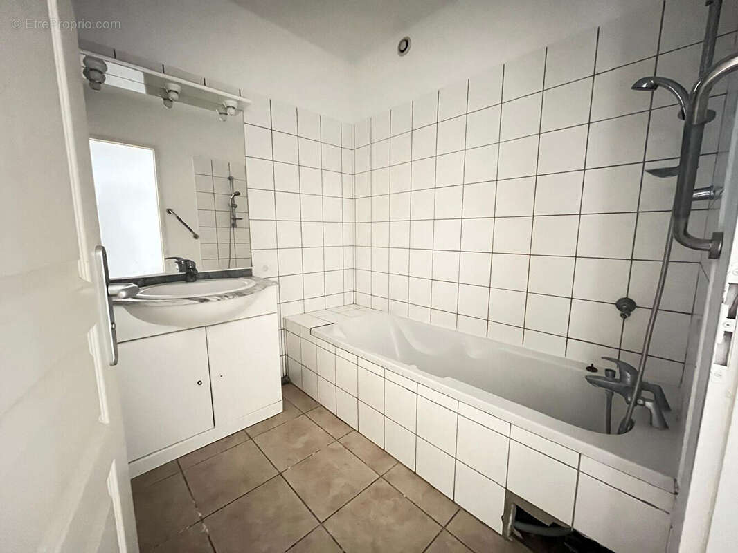 Appartement à VERGEZE