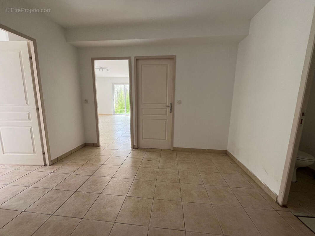 Appartement à VERGEZE