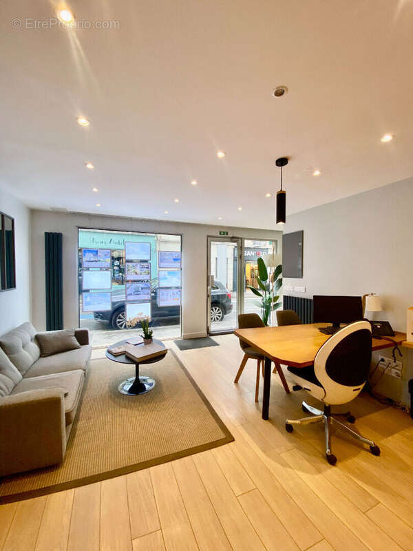 Commerce à FONTAINEBLEAU