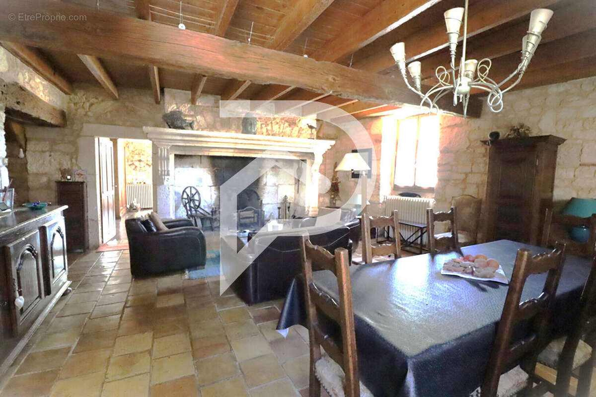 Maison à CAHUZAC-SUR-VERE