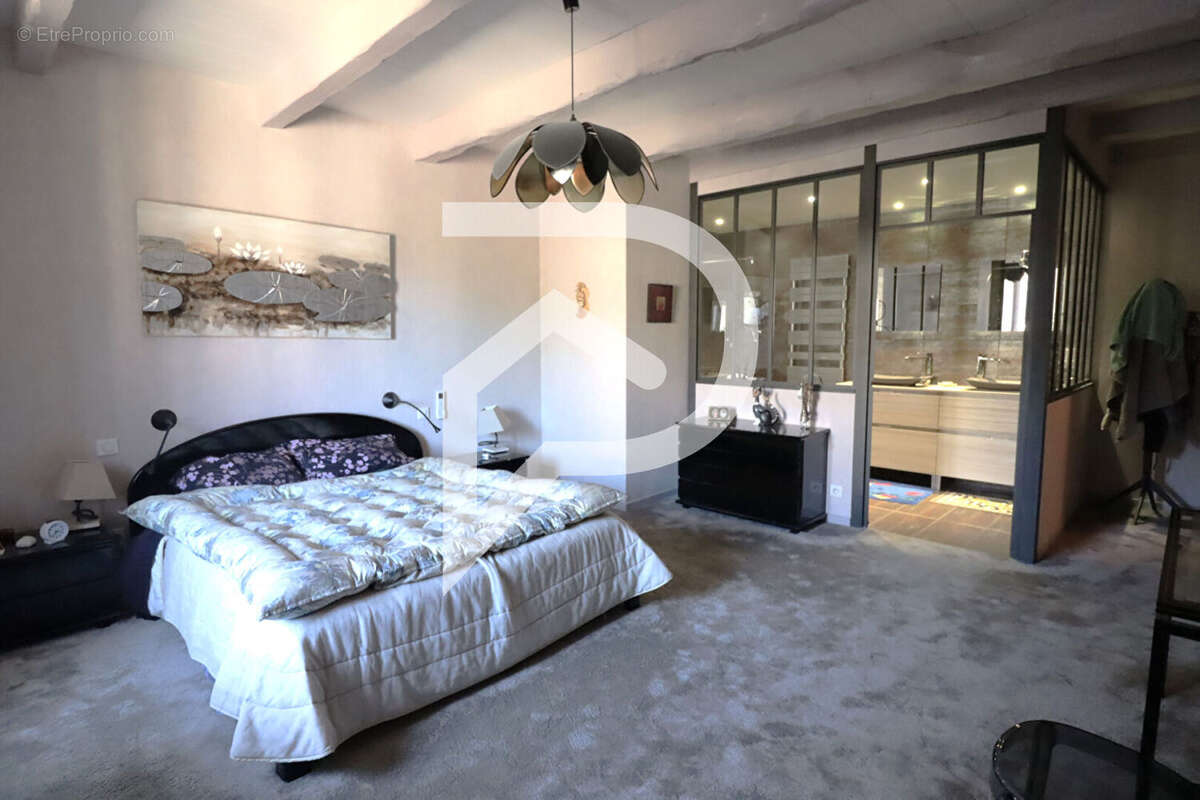 Maison à CAHUZAC-SUR-VERE