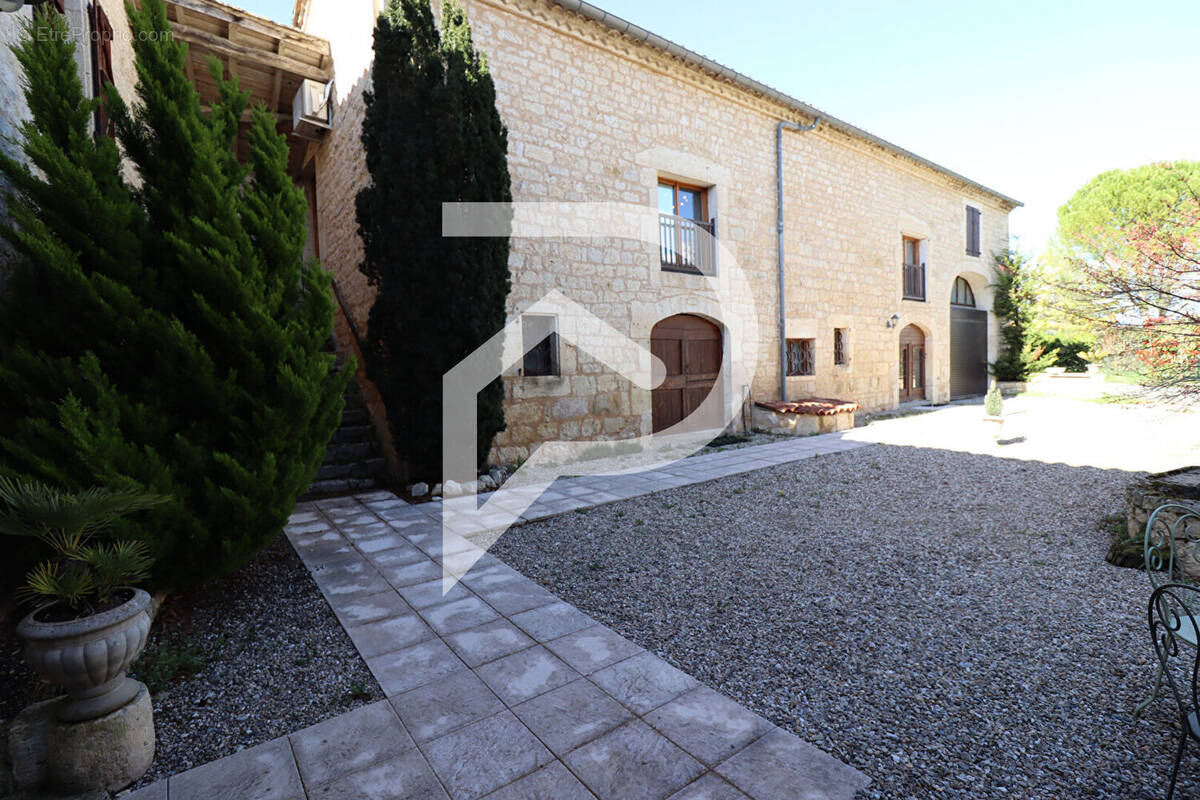 Maison à CAHUZAC-SUR-VERE