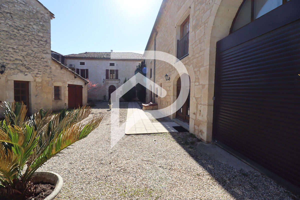 Maison à CAHUZAC-SUR-VERE