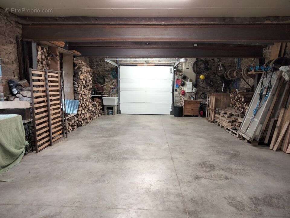 Maison à FERRIERES-SUR-SICHON