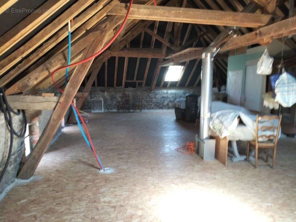 Maison à FERRIERES-SUR-SICHON