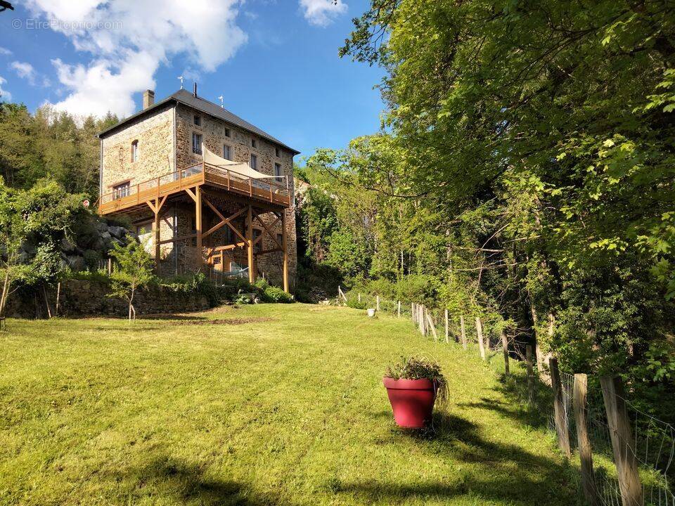 Maison à FERRIERES-SUR-SICHON
