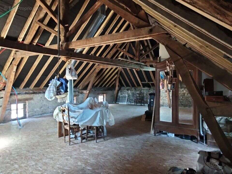 Maison à FERRIERES-SUR-SICHON