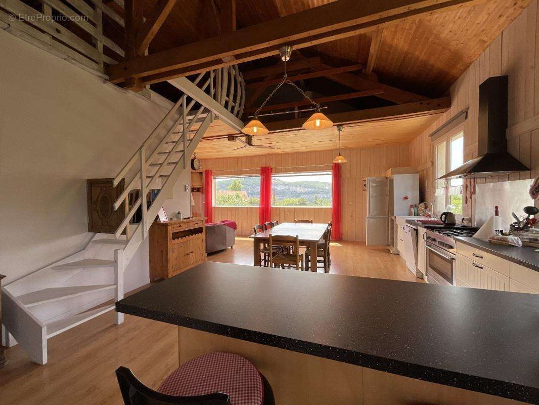 Maison à TOUR-DE-FAURE