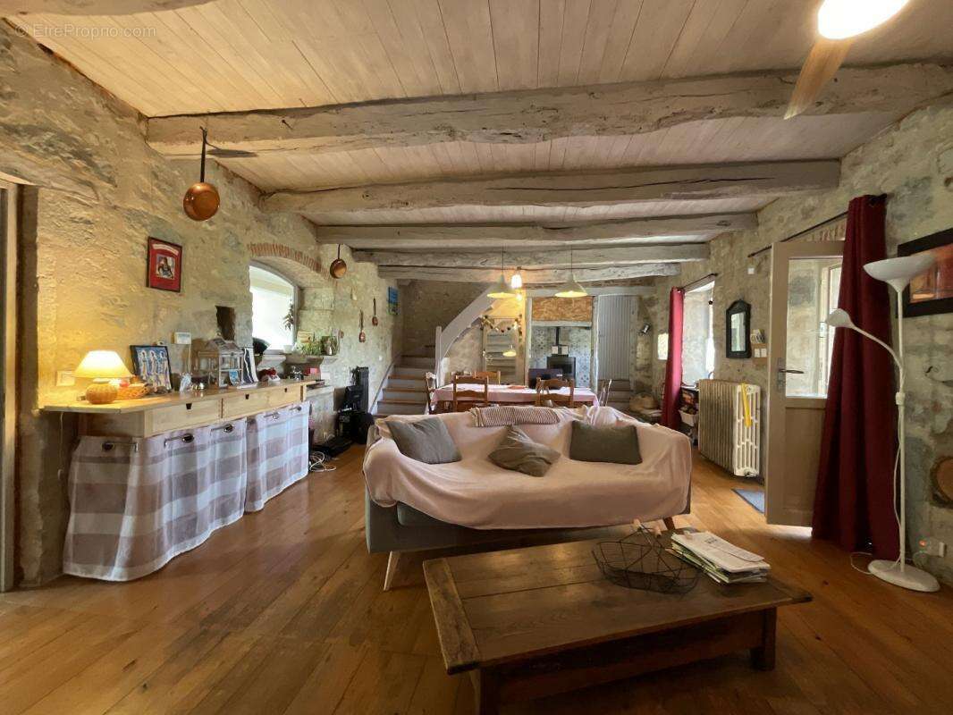 Maison à TOUR-DE-FAURE