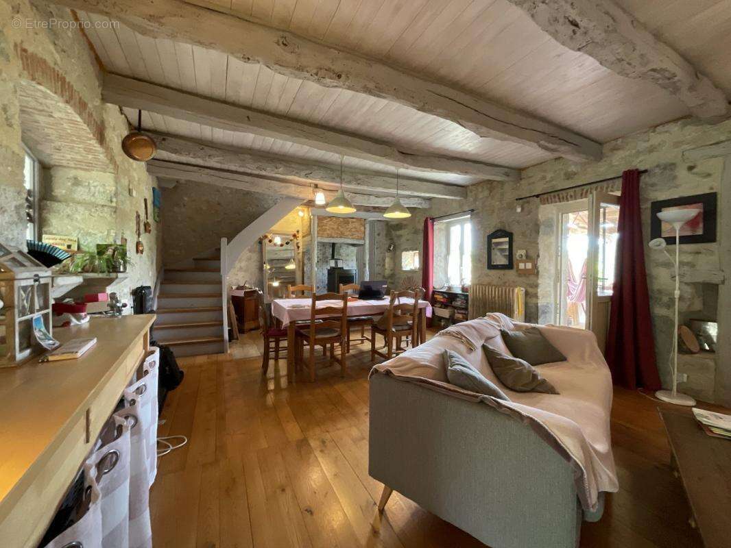 Maison à TOUR-DE-FAURE