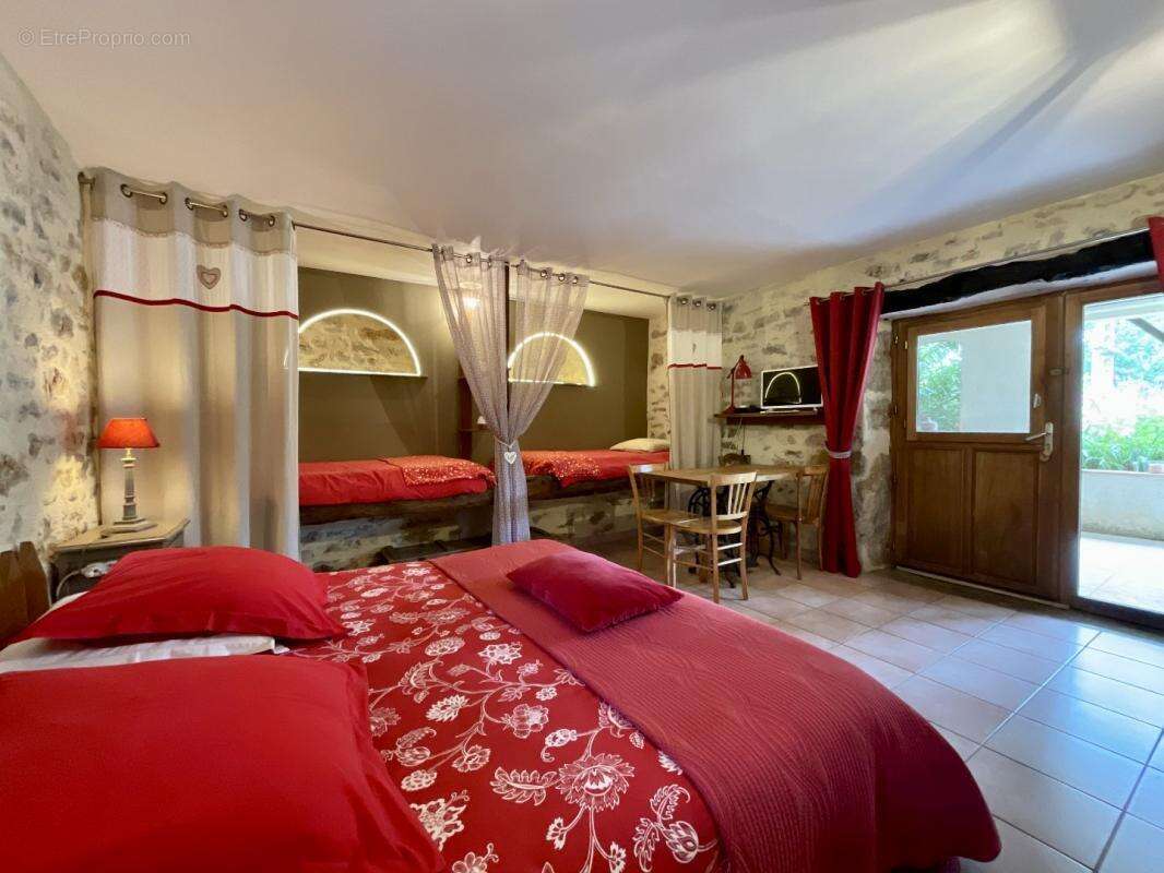 Maison à TOUR-DE-FAURE