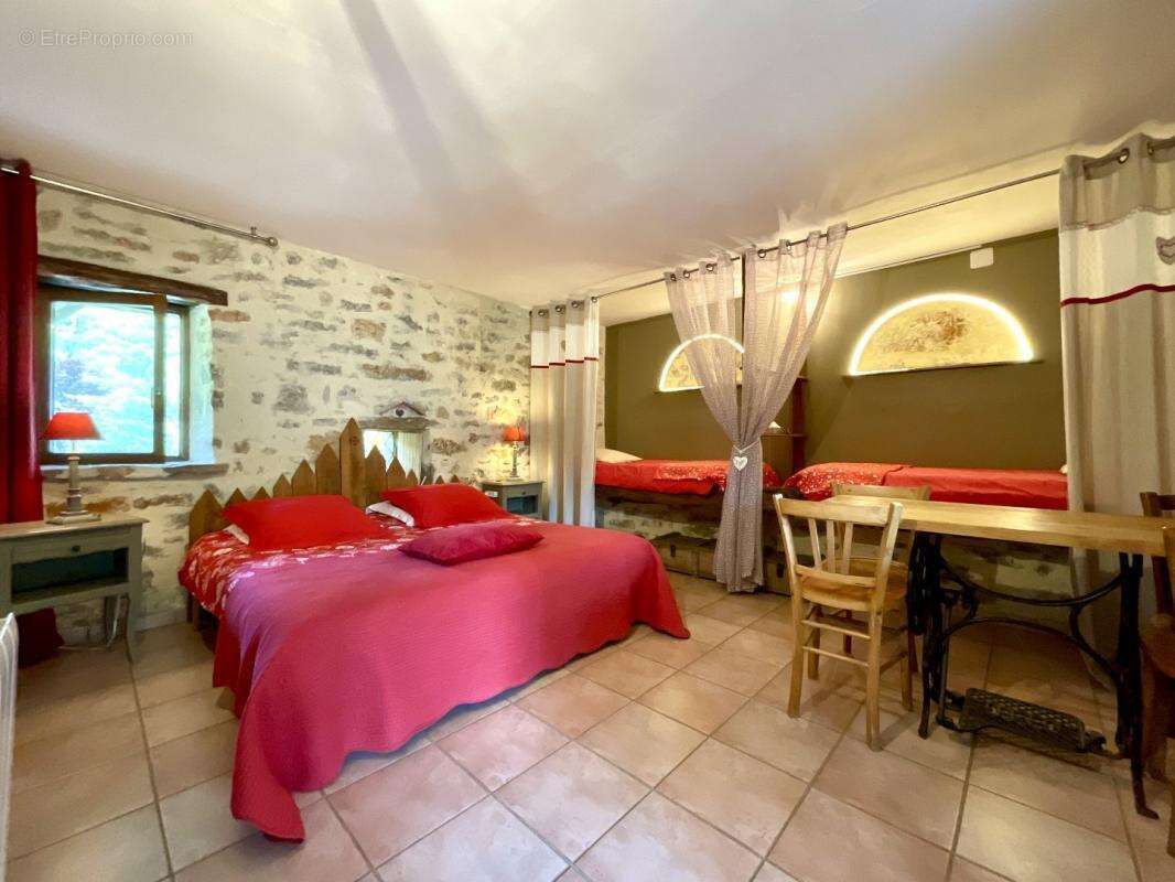 Maison à TOUR-DE-FAURE