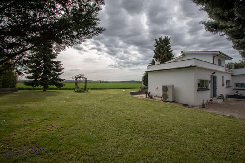 Maison à AUBERIVES-SUR-VAREZE