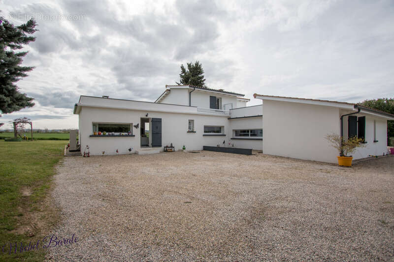 Maison à AUBERIVES-SUR-VAREZE