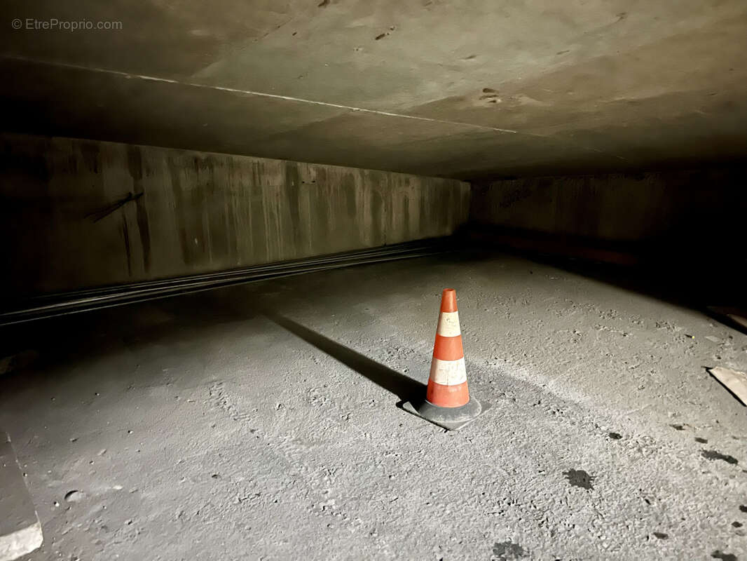 Parking à PARIS-14E