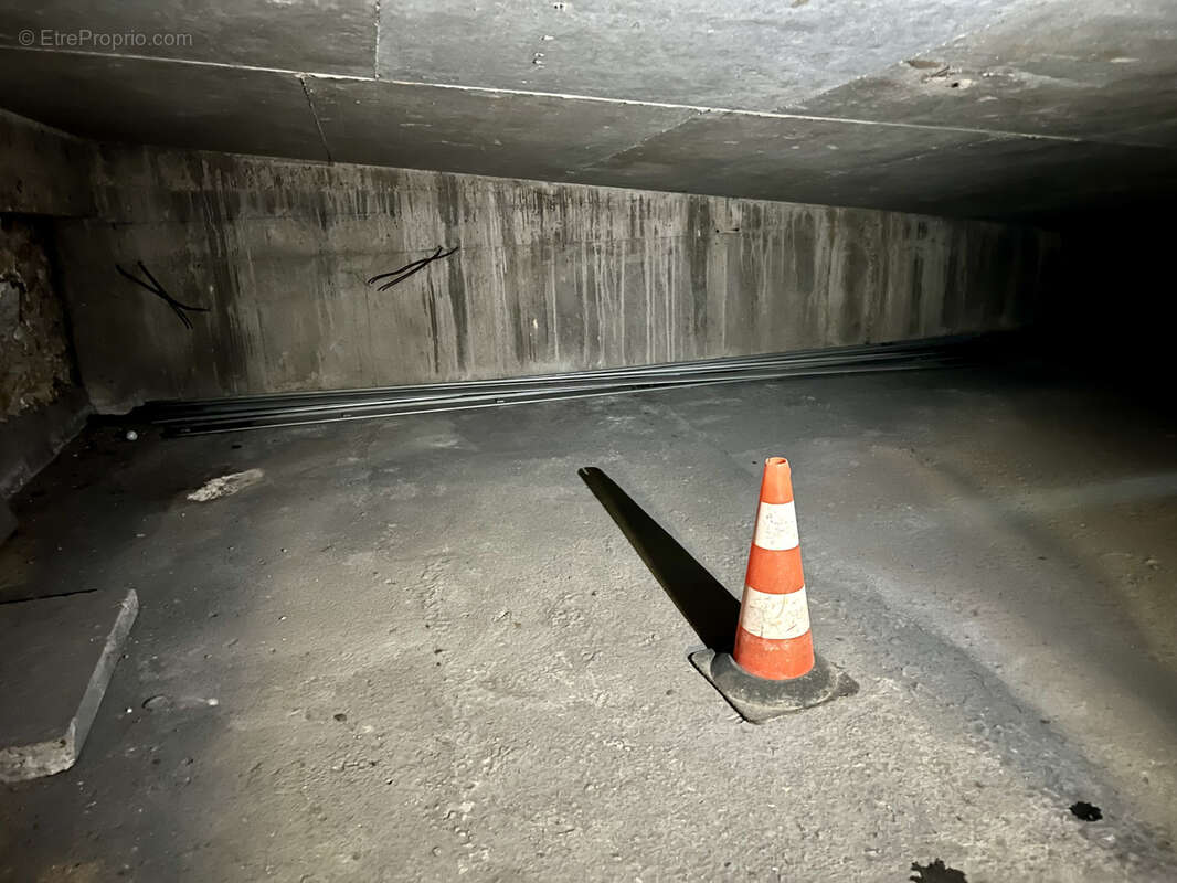 Parking à PARIS-14E