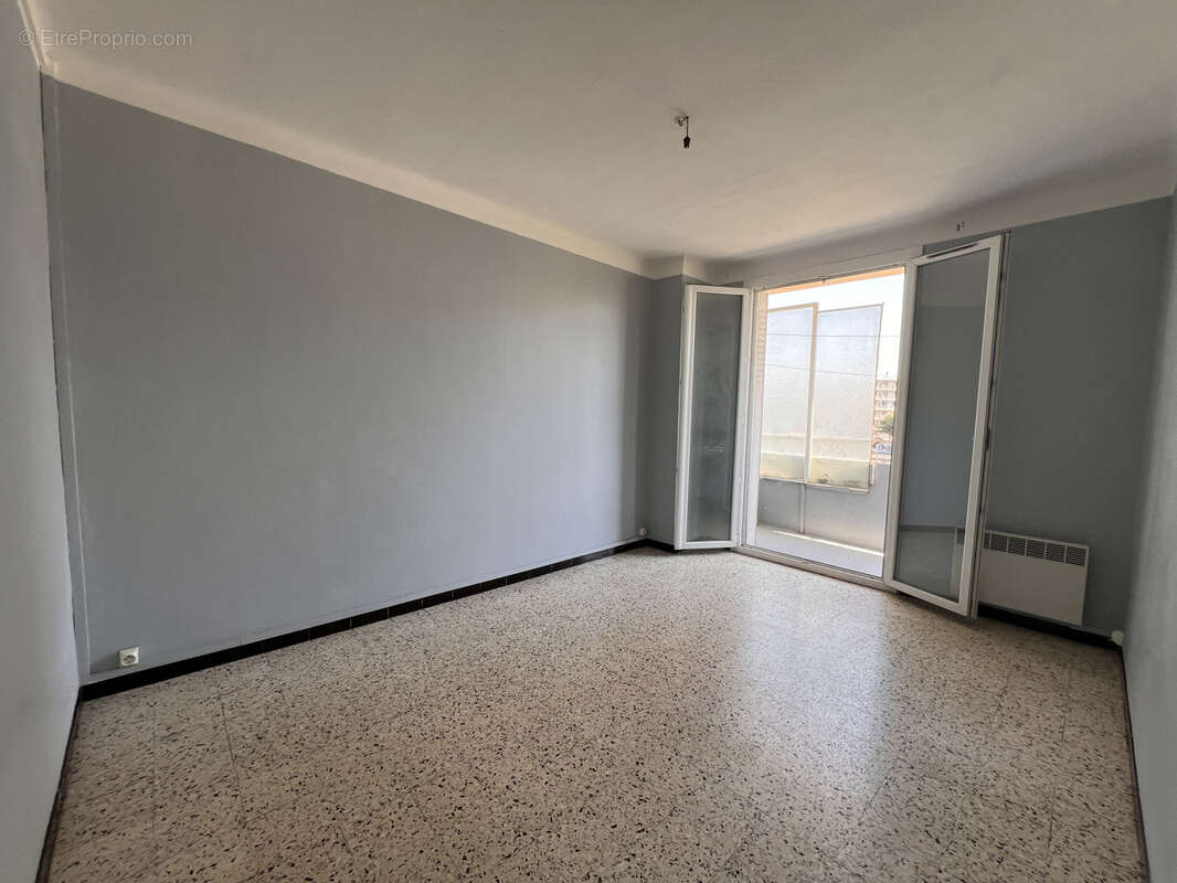 Appartement à MARSEILLE-3E