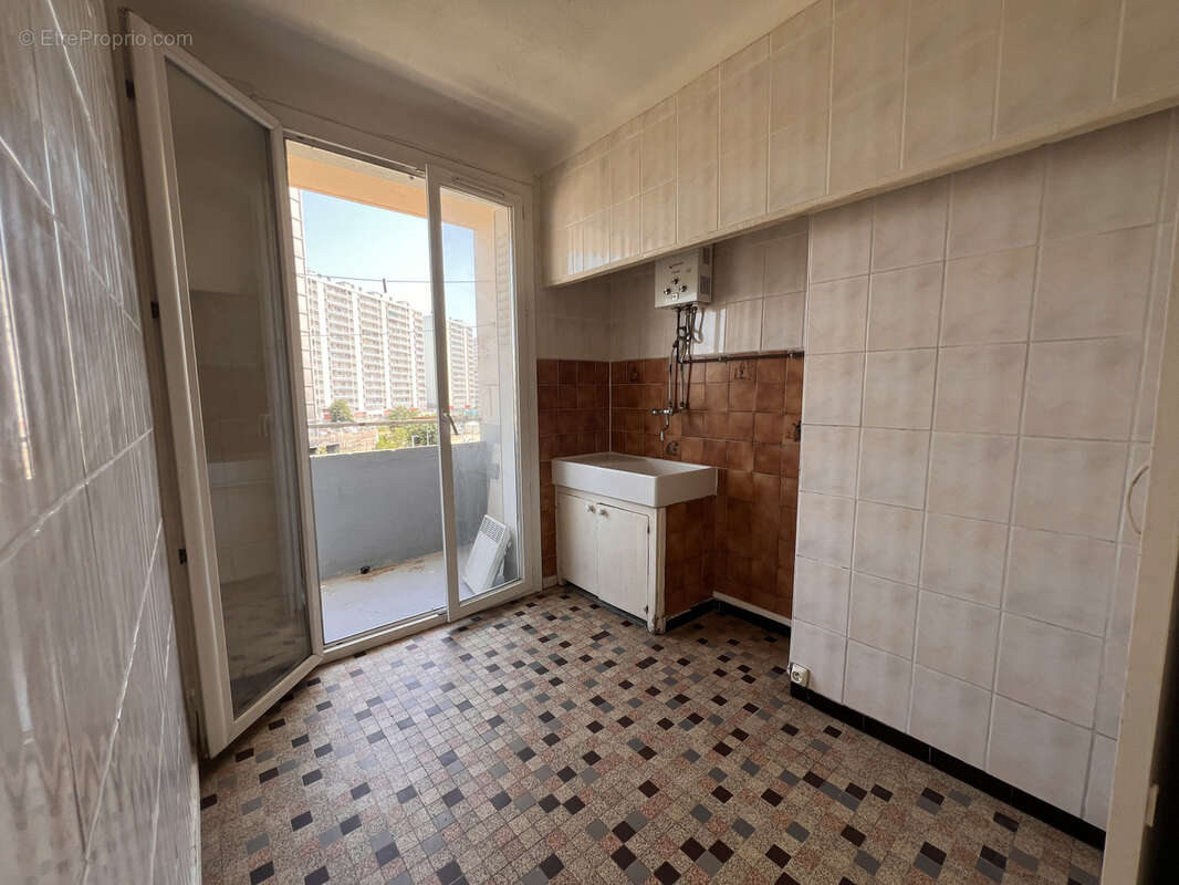 Appartement à MARSEILLE-3E