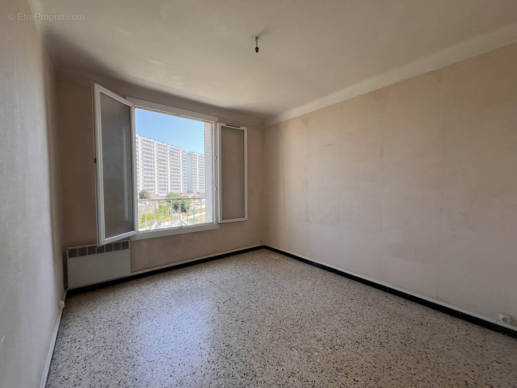 Appartement à MARSEILLE-3E