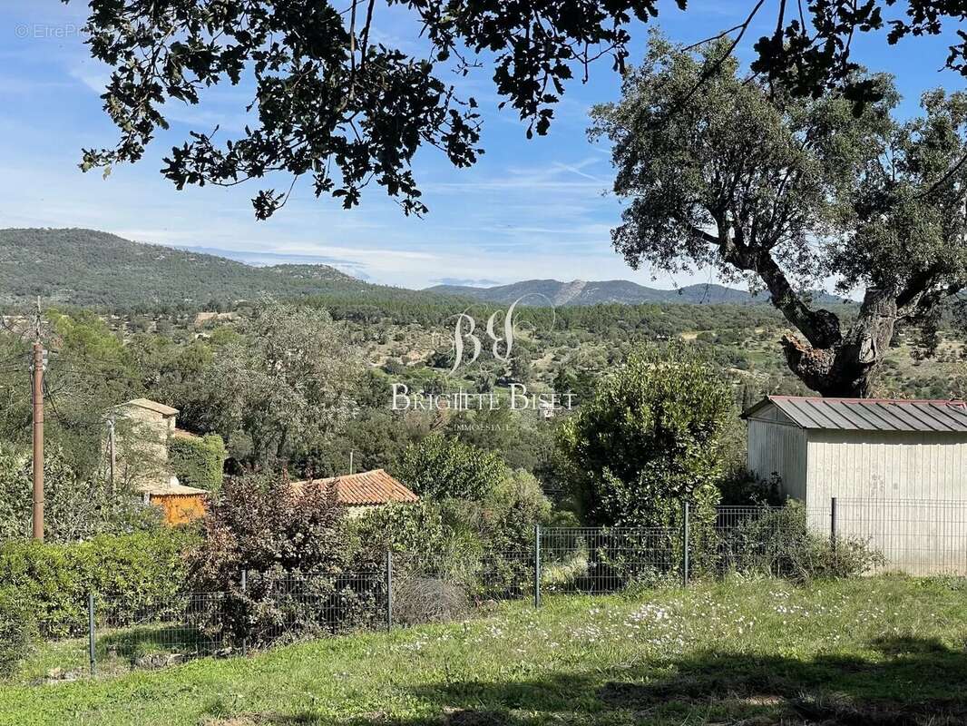 Terrain à PLAN-DE-LA-TOUR