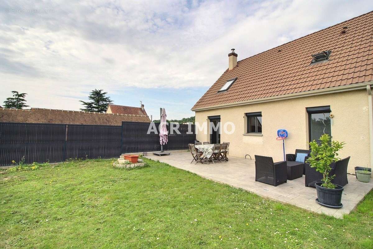 Maison à CHANTELOUP-LES-VIGNES