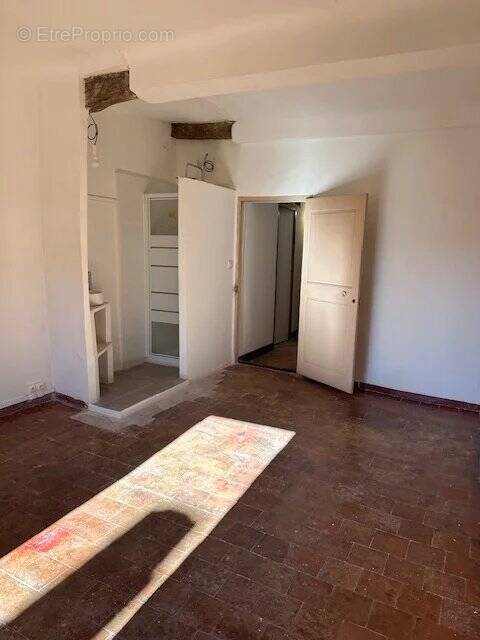 Appartement à COTIGNAC