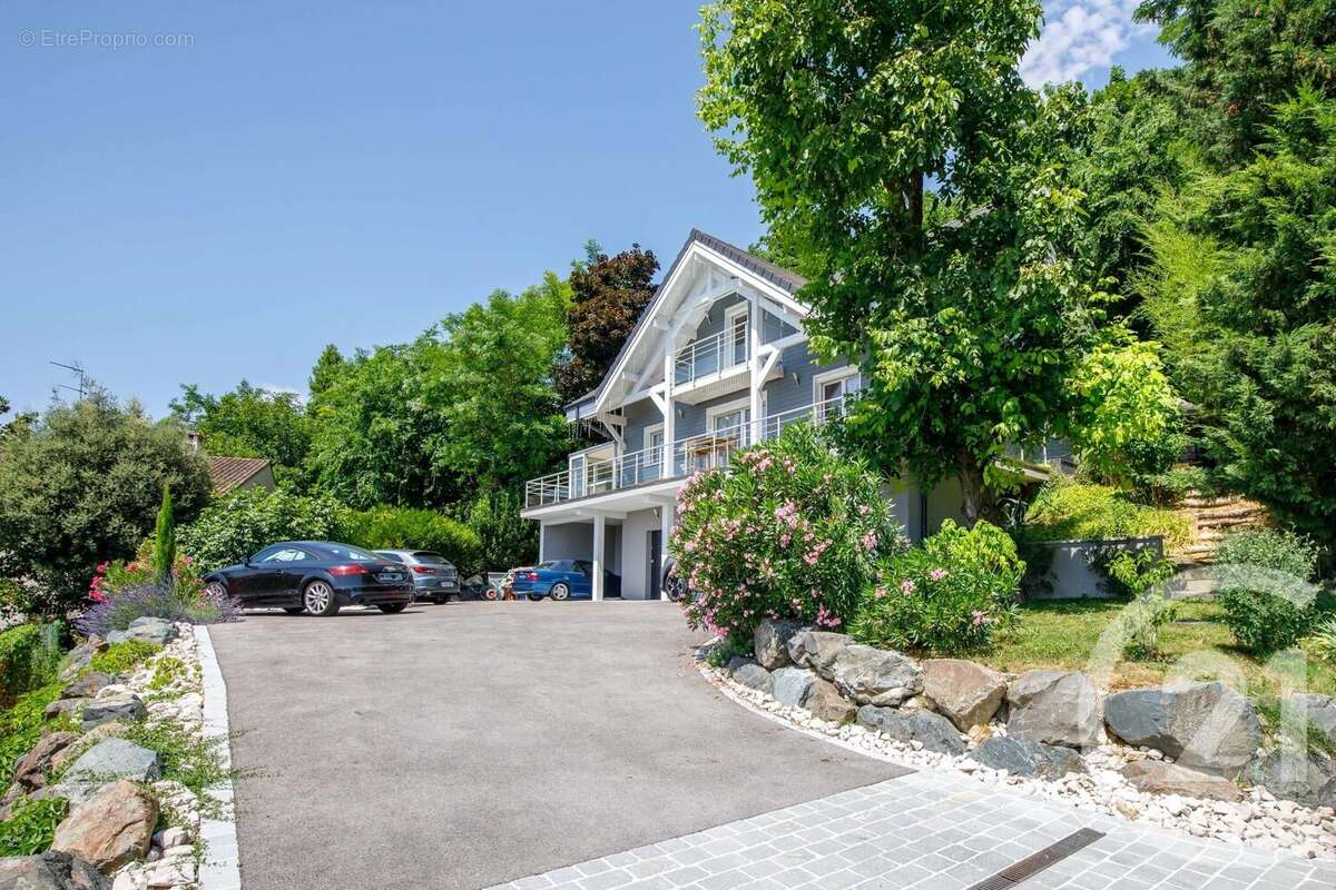 Maison à JASSANS-RIOTTIER