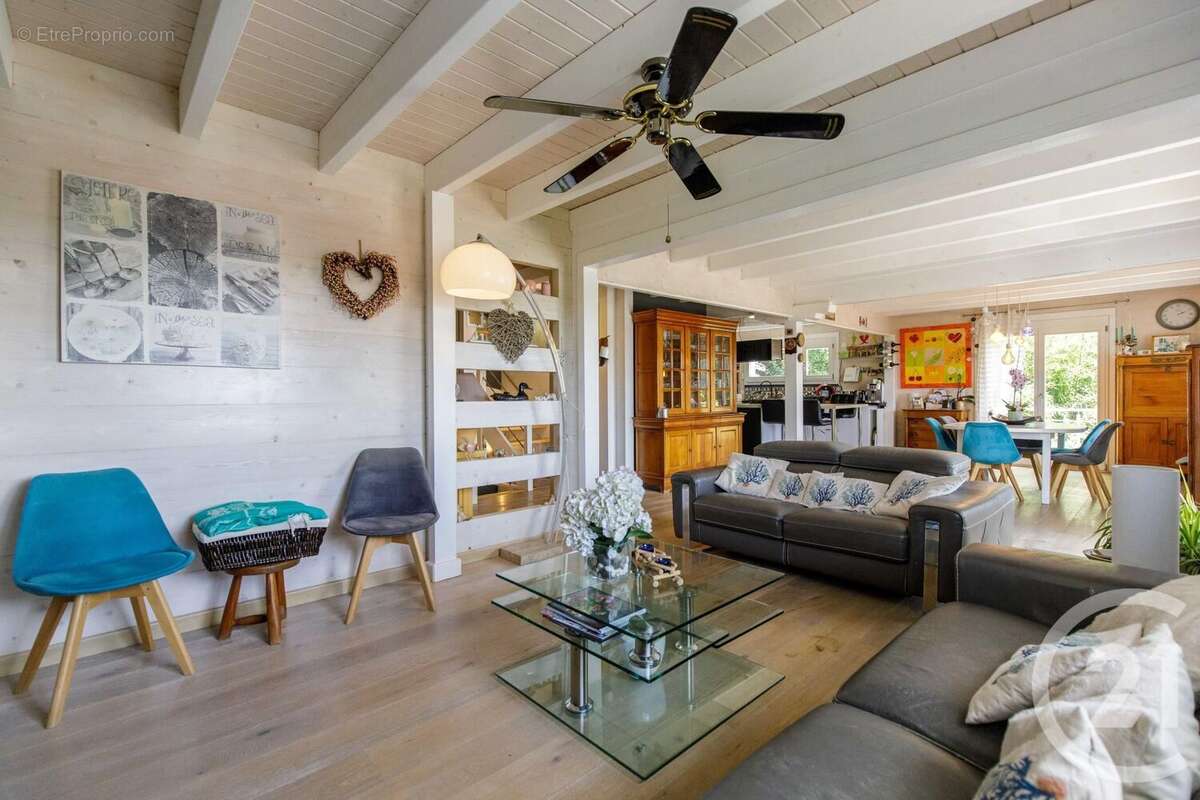 Maison à JASSANS-RIOTTIER