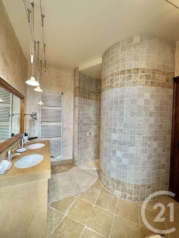 Maison à DOMPIERRE-SUR-BESBRE