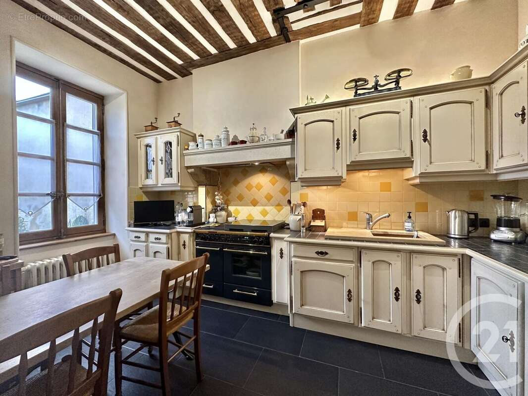 Maison à DOMPIERRE-SUR-BESBRE