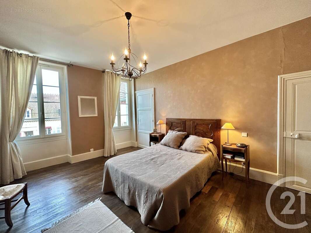 Maison à DOMPIERRE-SUR-BESBRE