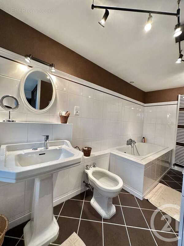 Maison à DOMPIERRE-SUR-BESBRE