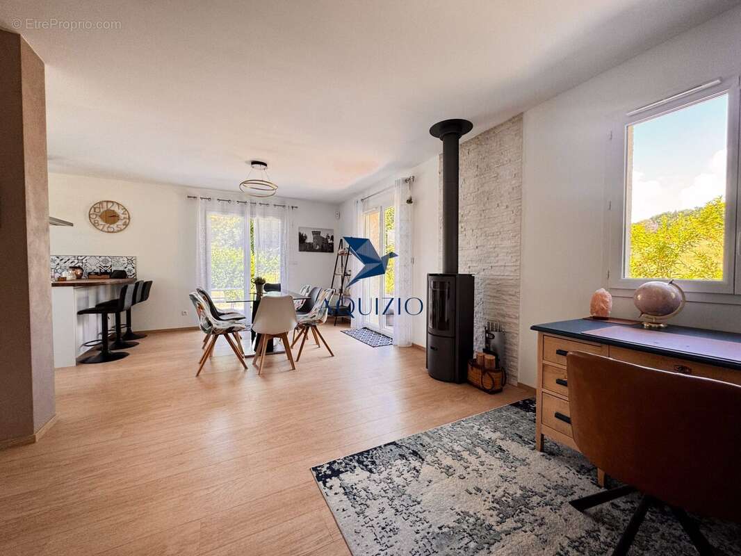 Maison à LA ROCHE-SUR-FORON