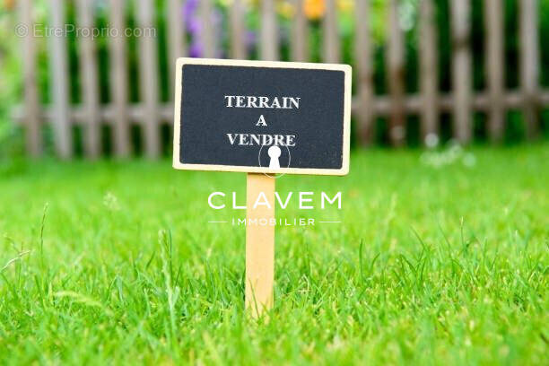 Terrain à CADILLAC-EN-FRONSADAIS
